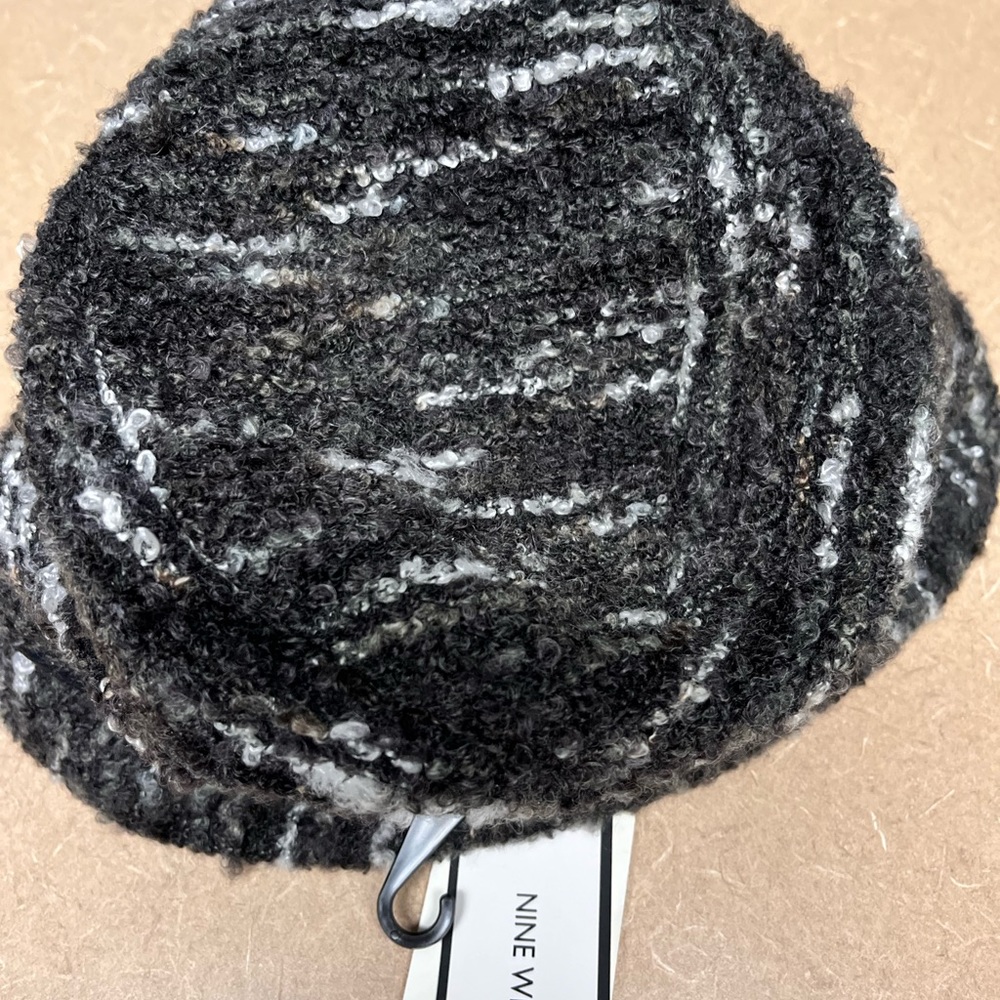 Nine West bucket hat !!